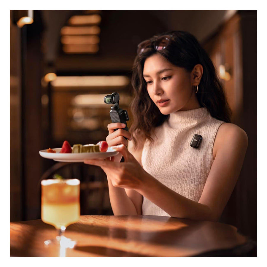 DJI Osmo Pocket 3 Creator Combo Vlogging Camera